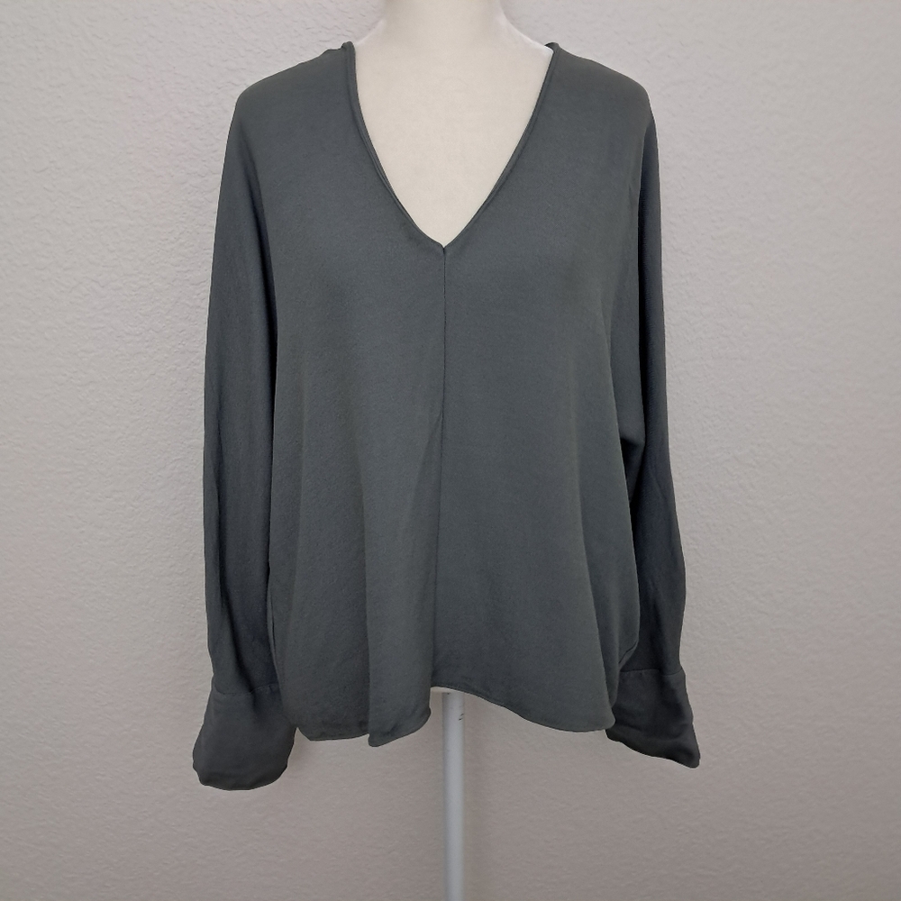 Vince Long Sleeve V Neck Top Size Large Minimalist Classic Capsule